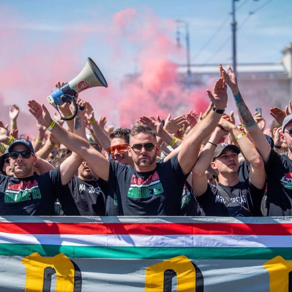 32,5 millióra büntetett az UEFA a magyar szurkolók miatt