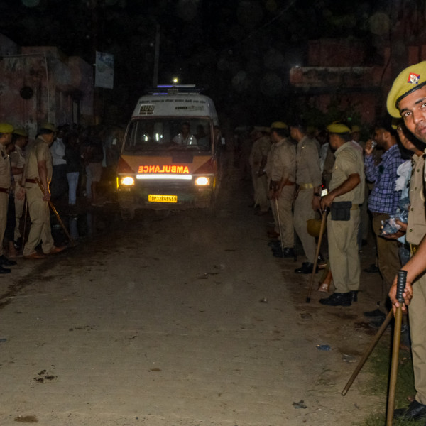 Pánik tört ki egy vallási összejövetelen Indiában, több mint százan meghaltak