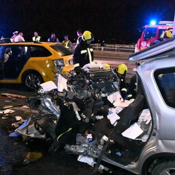Három autó ütközött az Árpád hídon, hárman meghaltak