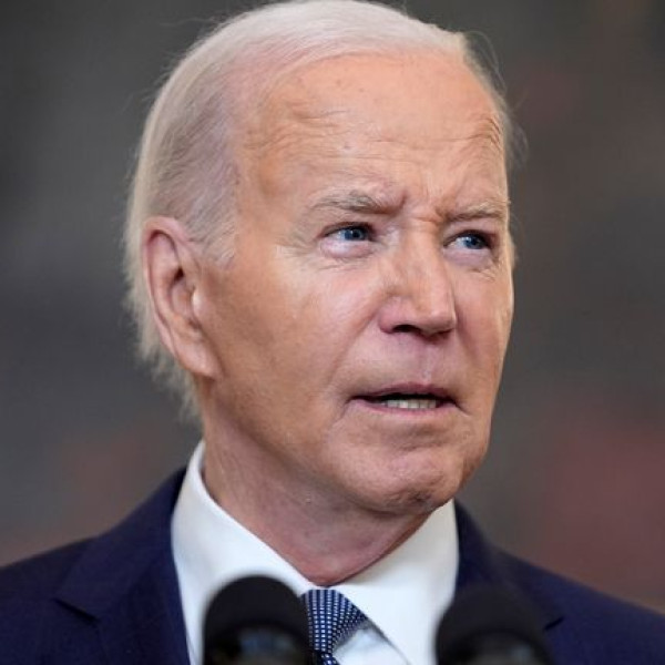 Joe Biden fontolgatja, hogy visszalépjen az elnökjelöltségtől – állítja egy szövetségese