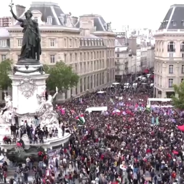 Százezrek tüntettek Franciaországban a "szélsőjobb ellen"
