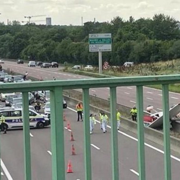 Autópályára zuhant egy kisrepülő, hárman meghaltak Franciaországban