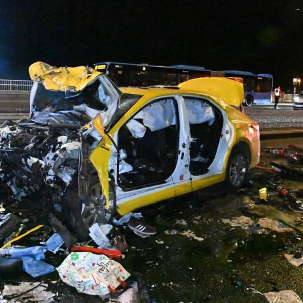 Lopott taxival okozhatták a balesetet az Árpád hídon